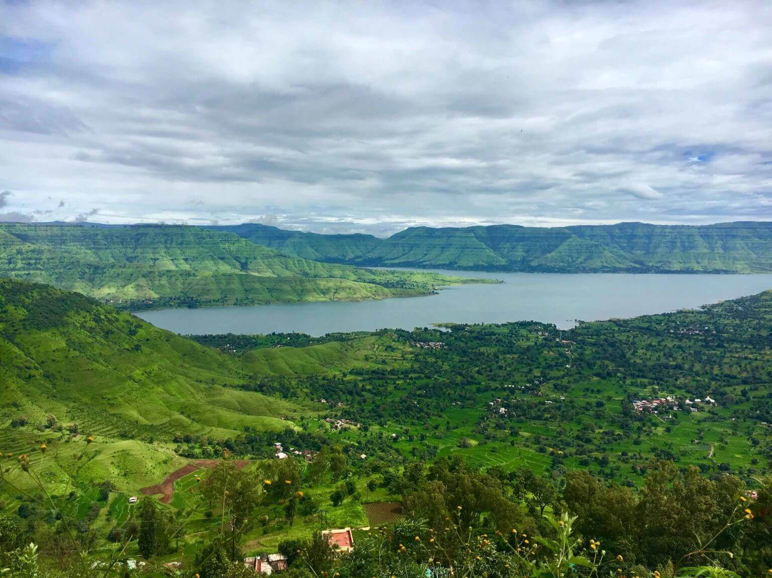 A lake view of Mahabaleshwar Hill-station